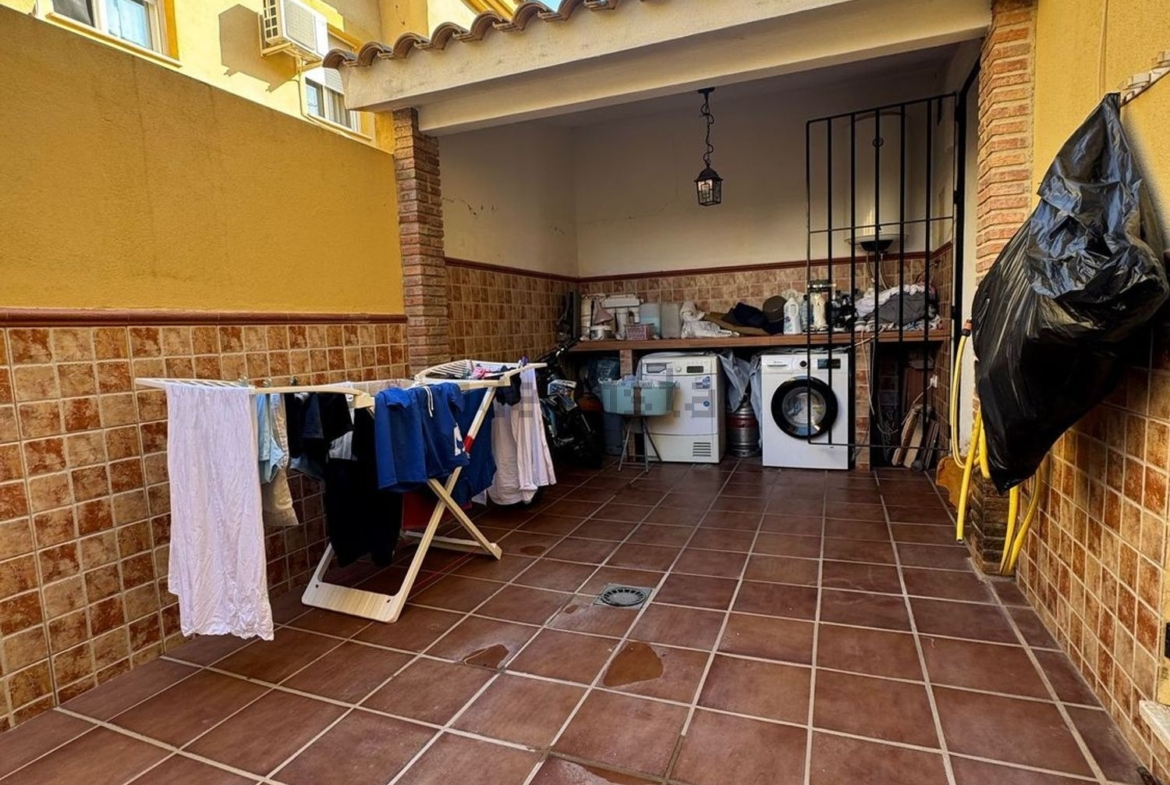 Chalet-adosado-en-venta-en-calle-la-Huerta