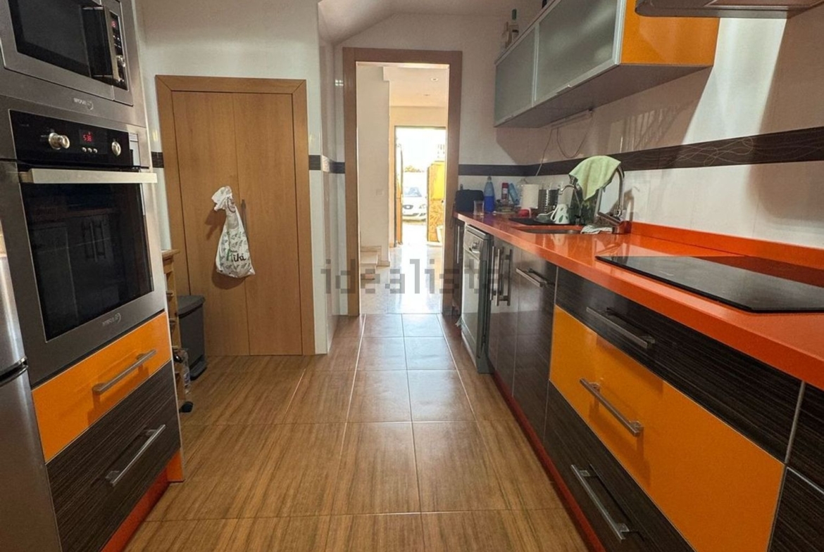 Chalet-adosado-en-venta-en-calle-la-Huerta