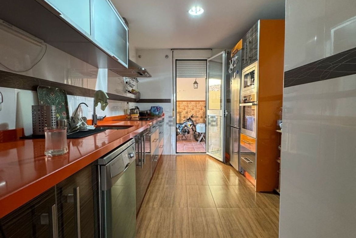 Chalet-adosado-en-venta-en-calle-la-Huerta