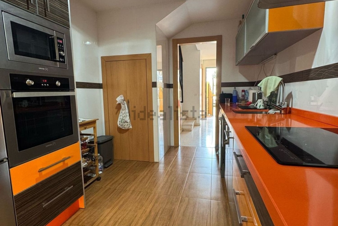 Chalet-adosado-en-venta-en-calle-la-Huerta