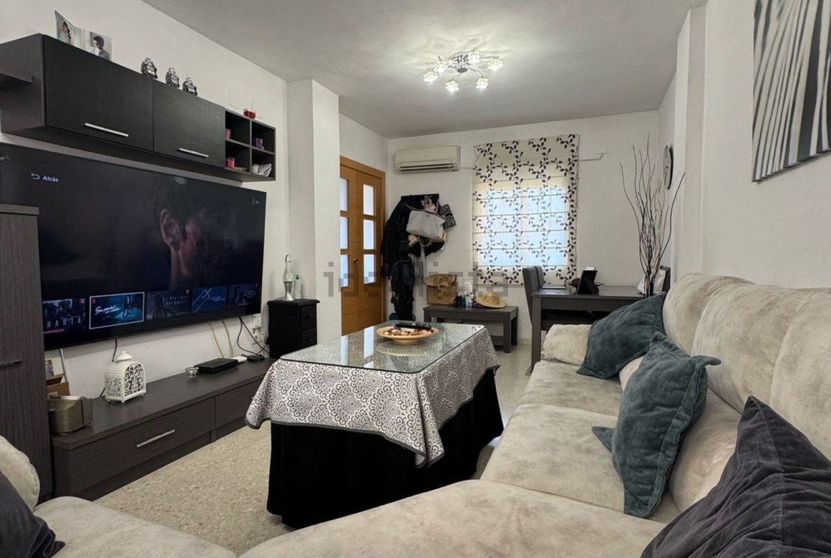 Chalet-adosado-en-venta-en-calle-la-Huerta