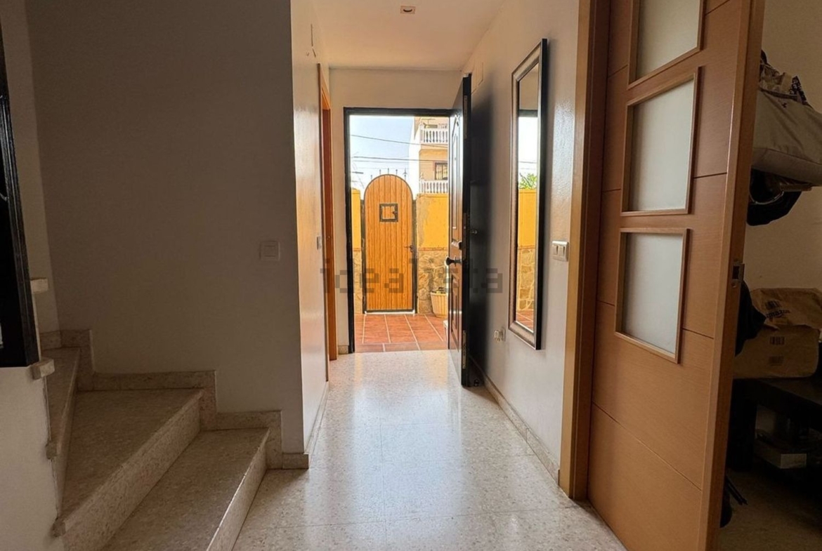 Chalet-adosado-en-venta-en-calle-la-Huerta