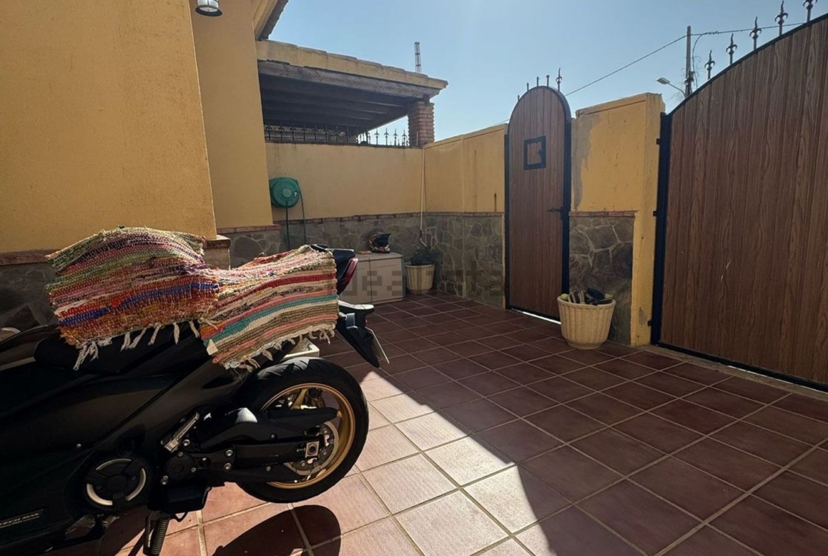 Chalet-adosado-en-venta-en-calle-la-Huerta