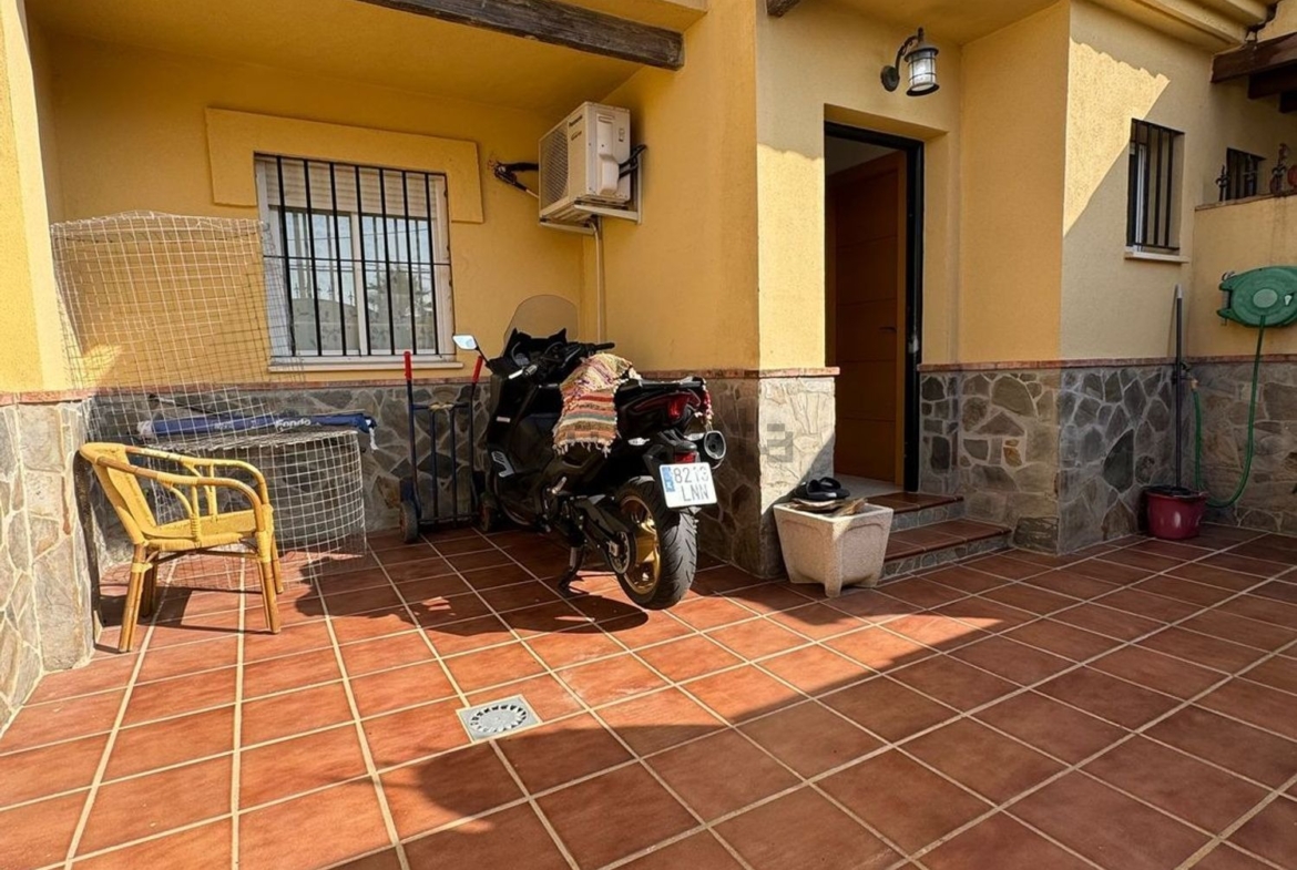 Chalet-adosado-en-venta-en-calle-la-Huerta