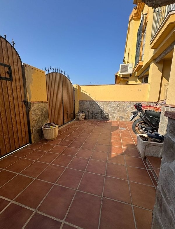 Chalet-adosado-en-venta-en-calle-la-Huerta